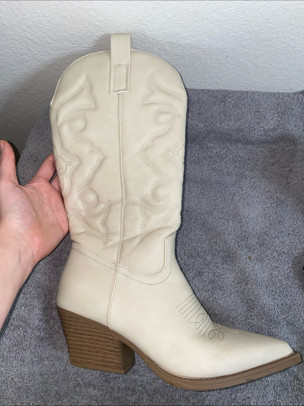 🎈Adorable Cream Cowboy boots! - Picture 4 of 10